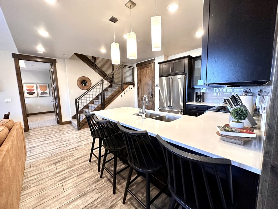 Condo, 3 Bedrooms | Private kitchen | Coffee/tea maker, fridge, oven, toaster