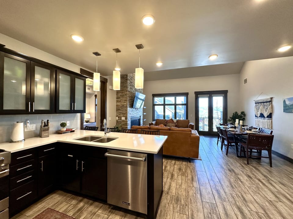 Condo, 3 Bedrooms | Interior