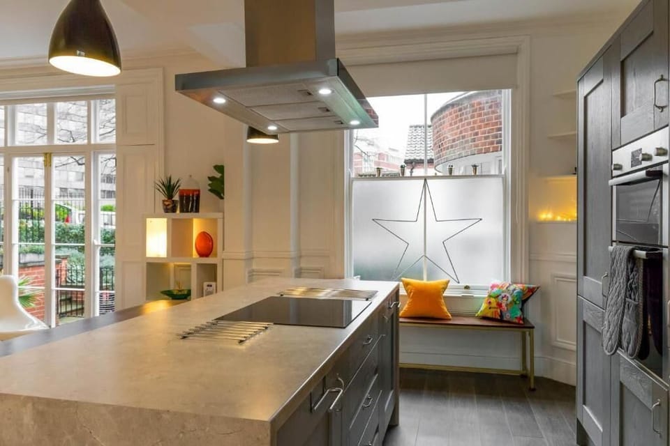 All Saints Green Cottage, Norwich - Host & Stay