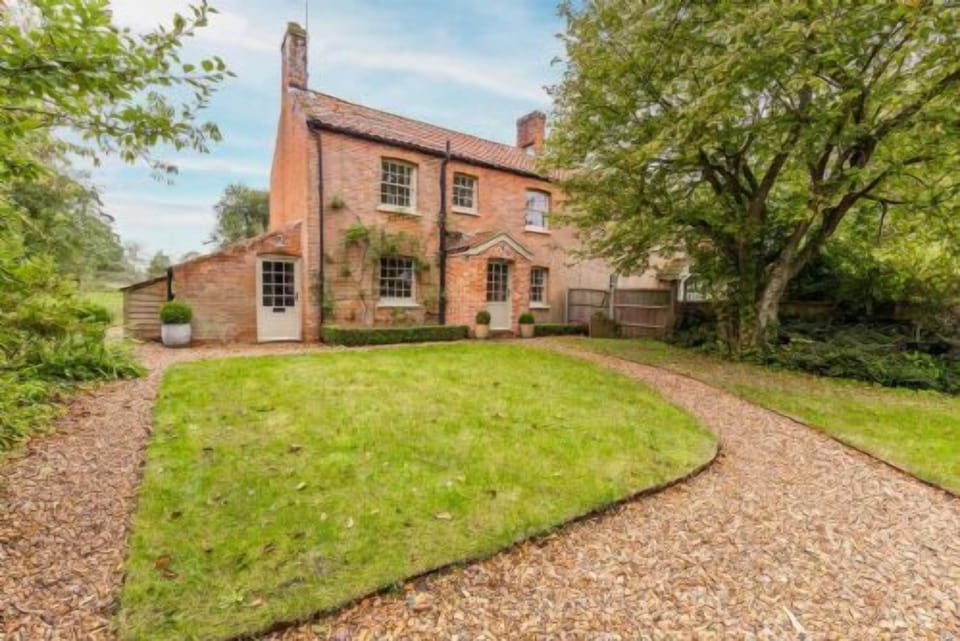 Haclins Cottage, Cromer - Host & Stay