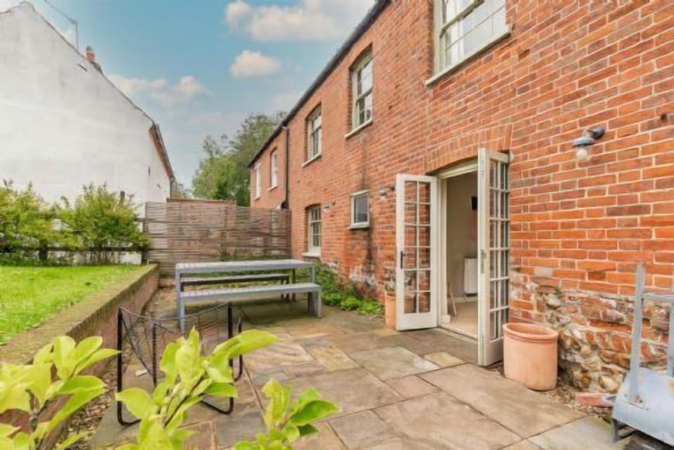 Haclins Cottage, Cromer - Host & Stay