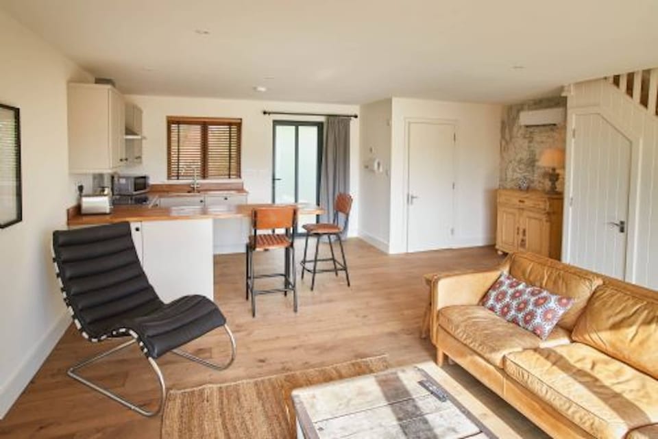 Number Two, Piglets, Swaffham - Host & Stay