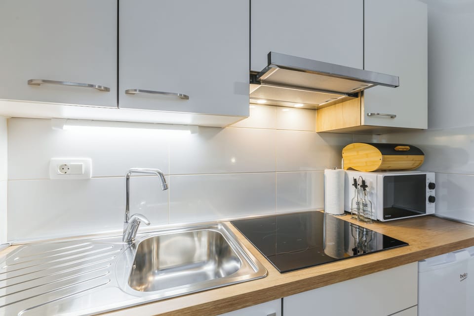 Classic Studio | Private kitchen | Shared fridge, electric kettle, dining tables
