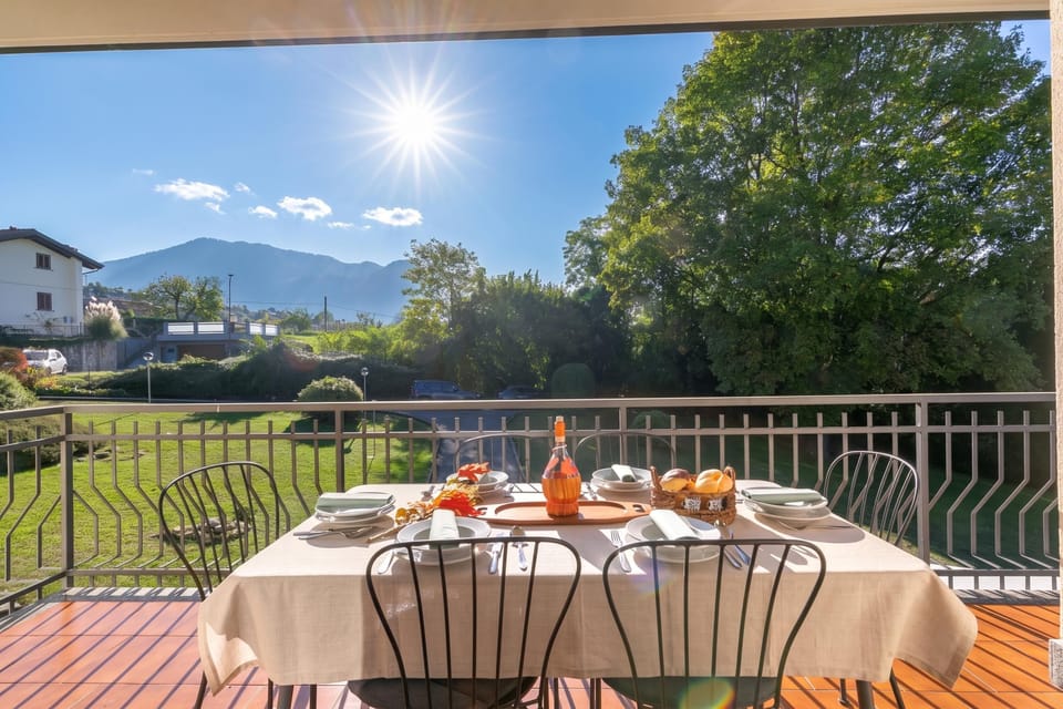 Family Villa, 4 Bedrooms, Balcony, Mountainside (Casa Antonia: Lake Maggiore Villa) | Outdoor dining