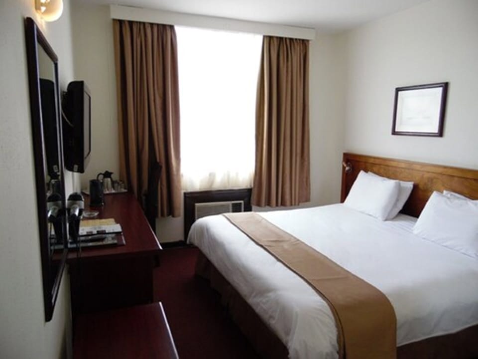 In-room safe, desk, laptop workspace, free WiFi