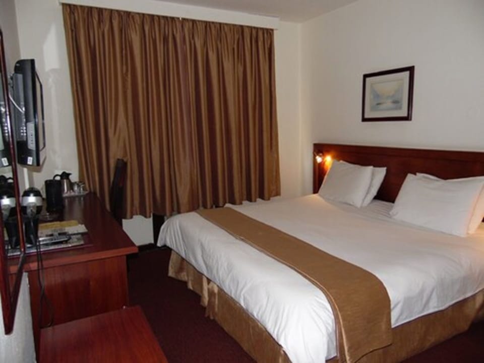 In-room safe, desk, laptop workspace, free WiFi