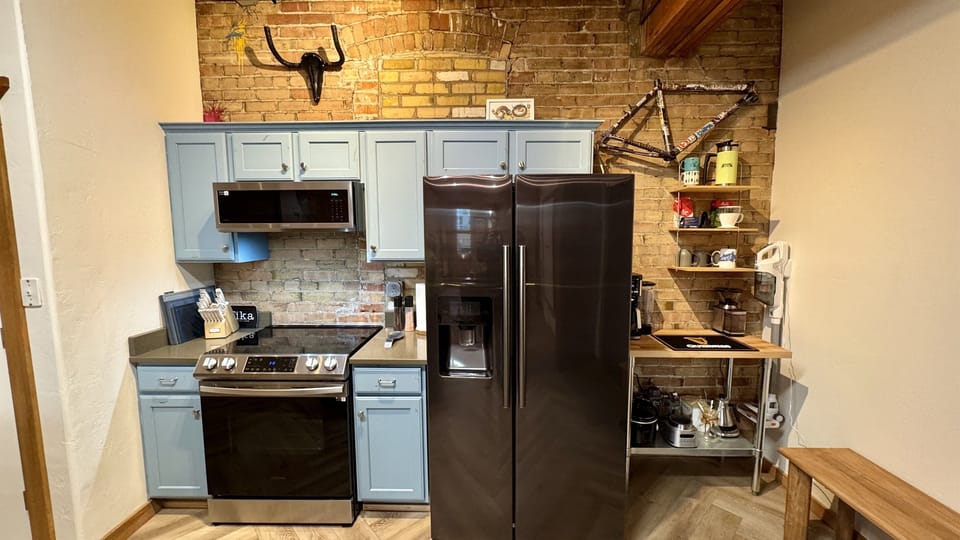 Fully Equipped Kitchen w/Coffee Station