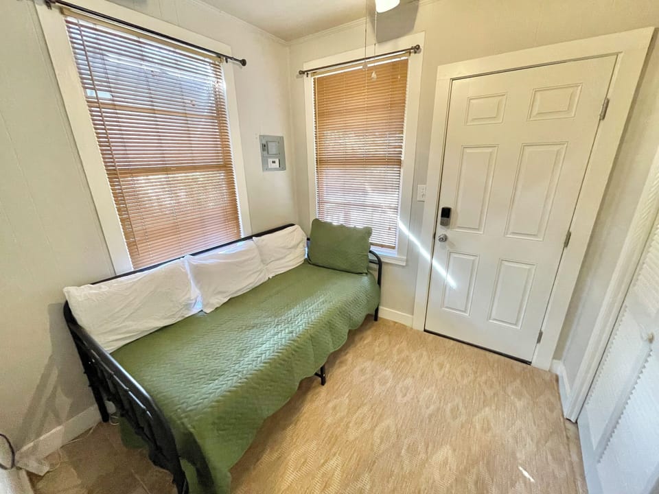 Additional twin bed in laundry area