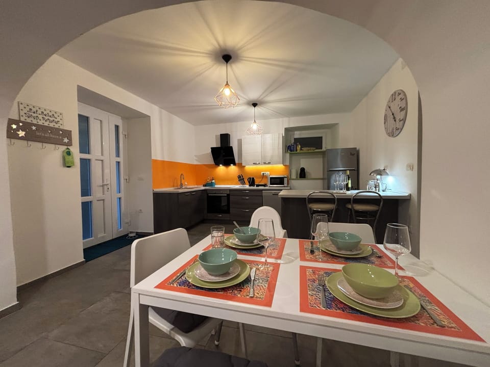 Apartment, City View | Private kitchen | Fridge, microwave, oven, stovetop