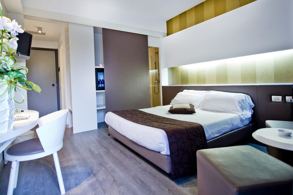 Superior Double or Twin Room | Minibar, in-room safe, desk, soundproofing