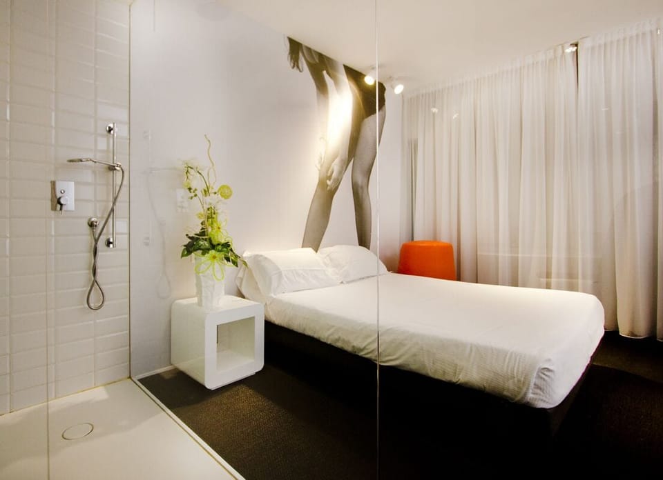 Deluxe Double Room, Garden Area | Minibar, in-room safe, desk, soundproofing
