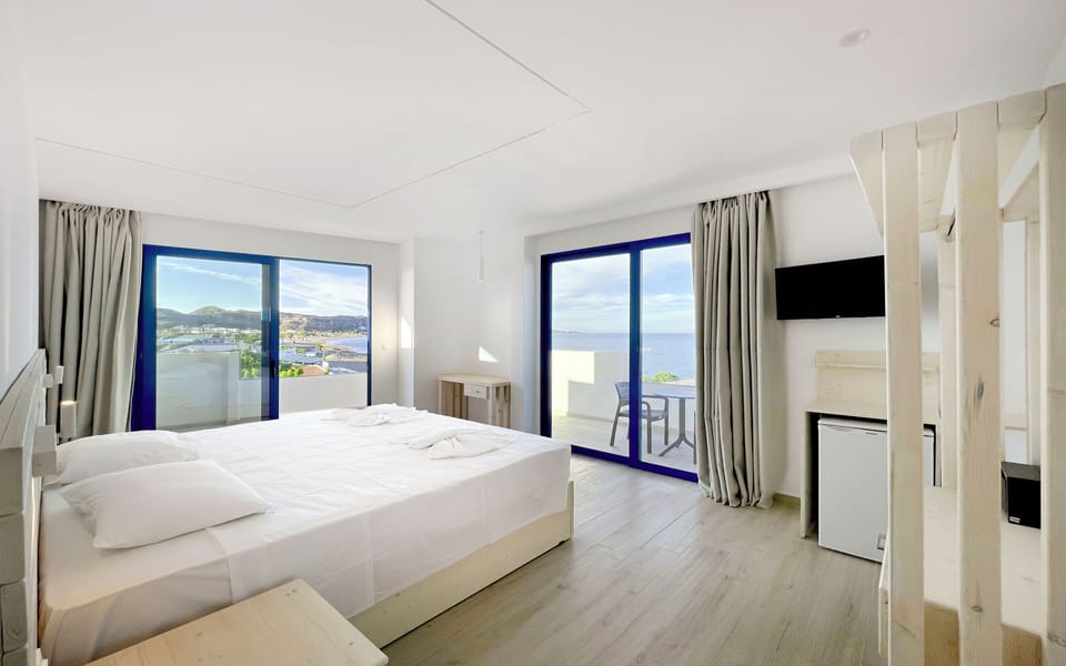 In-room safe, desk, soundproofing, free WiFi