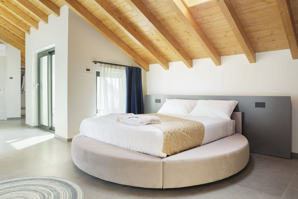 Luxury Double Room, Private Bathroom, Pool View | Free WiFi, bed sheets
