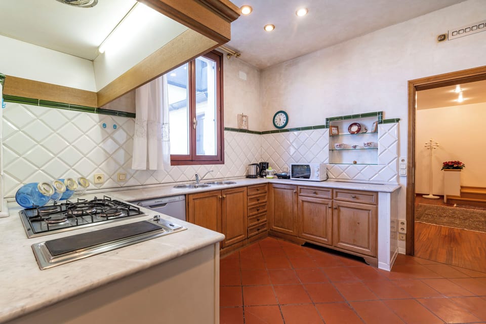 Apartment | Private kitchen | Electric kettle, toaster