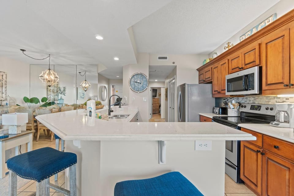 Condo, Multiple Beds (Seachase 1102W) | Private kitchen | Oven, toaster, paper towels