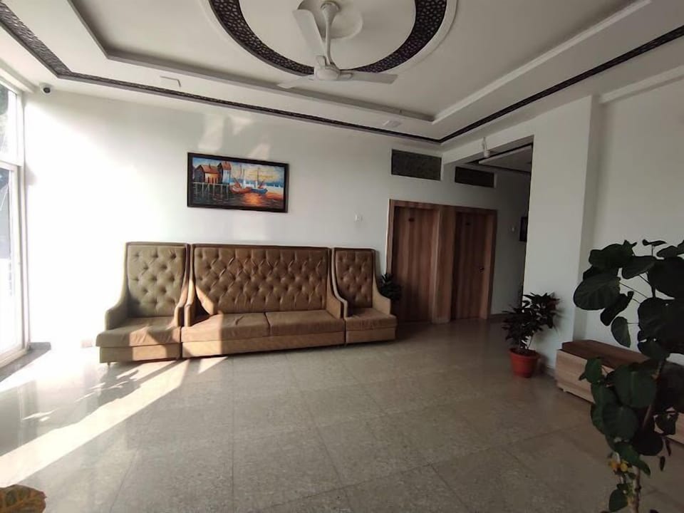 Deluxe Double Room, Lake View | Living area