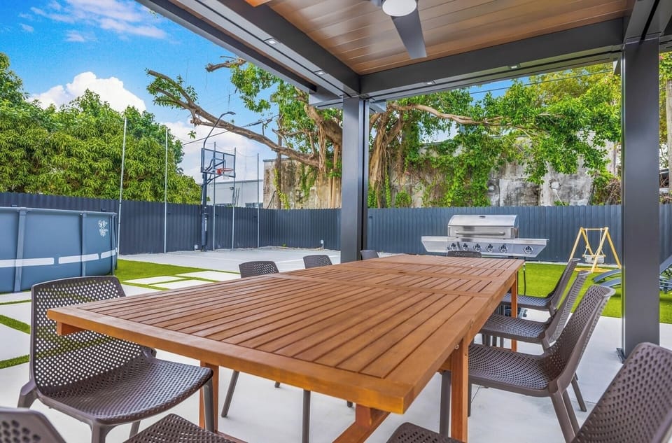 Outdoor dining