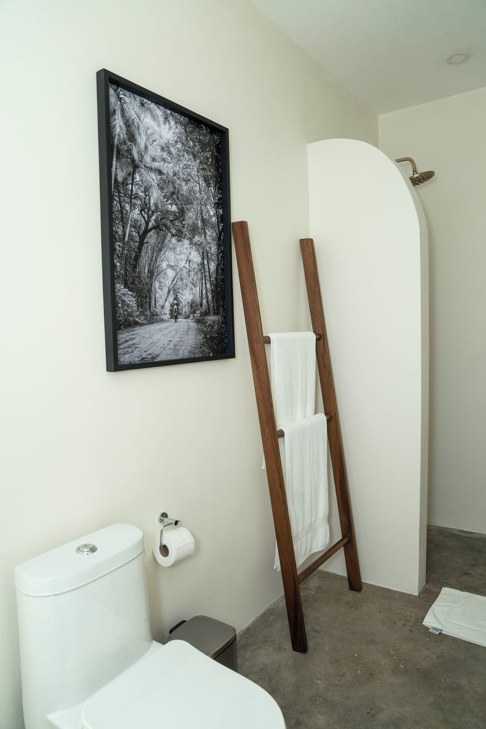 Surf Hotel Rooms | Bathroom shower