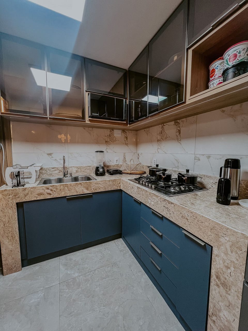 Chalet | Private kitchen | Microwave, stovetop, cookware/dishes/utensils