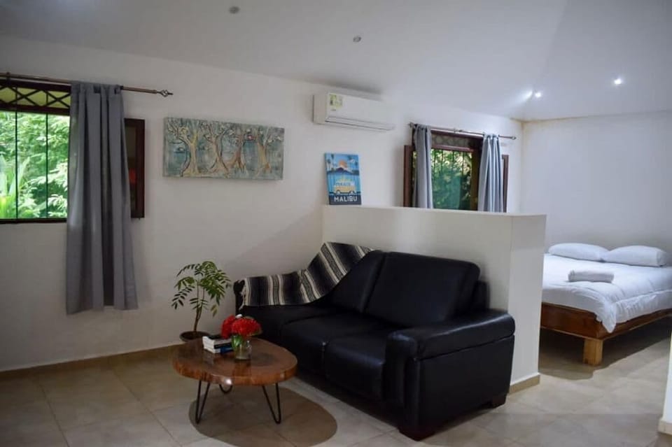 Classic Studio, 1 Bedroom, Kitchen, Garden View | Iron/ironing board, free WiFi, bed sheets