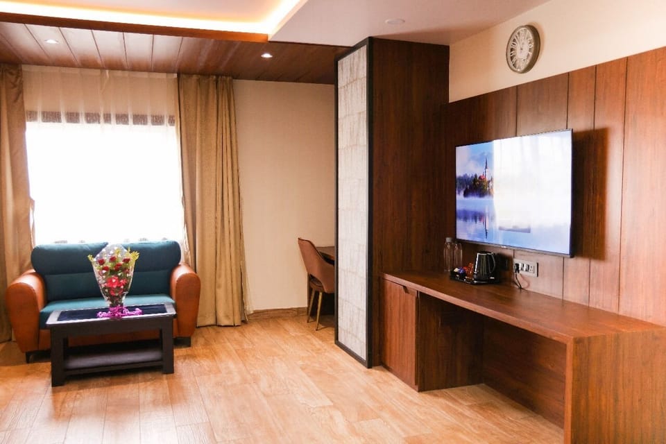 Superior Room, 1 King Bed | Blackout drapes, iron/ironing board, free WiFi