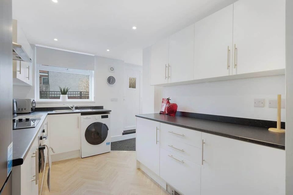 The fully equipped kitchen has everything you need to prepare meals with ease, including an oven, fridge, complete cookware set, and the added convenience of a washer and dryer for a hassle-free stay.