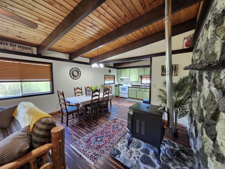 Kitchen/Dining, Creek's Cabin