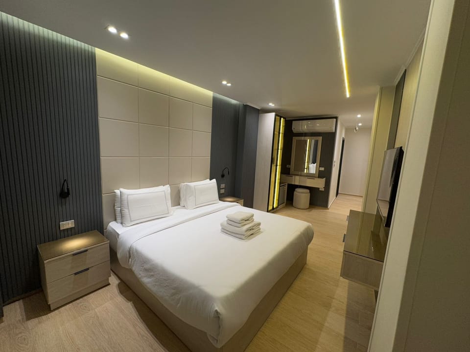 Family Quadruple Room | Minibar, in-room safe, soundproofing, free cribs/infant beds