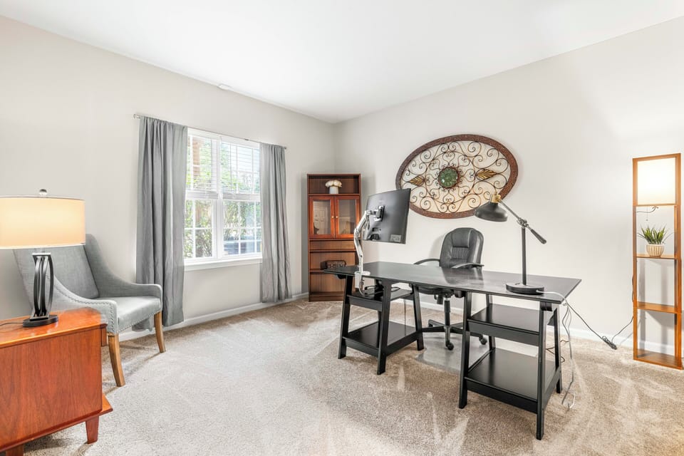 Home Office-perfectly set up privacy and efficiency 