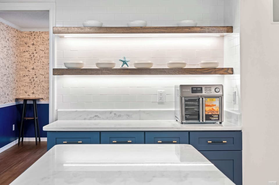 Chef's dream: Elegant coastal kitchen with ample space and amenities galore