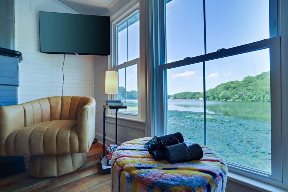Lakeside bliss! Enjoy the view, relax, and recharge at our charming cottage!