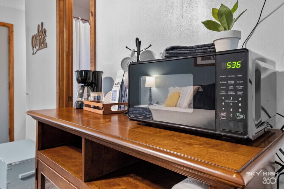 Quadruple Room, Hill View | In-room dining