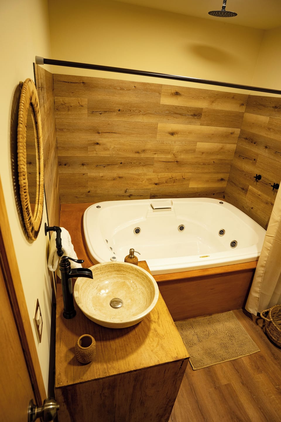 In-room safe, laptop workspace, blackout drapes, free WiFi