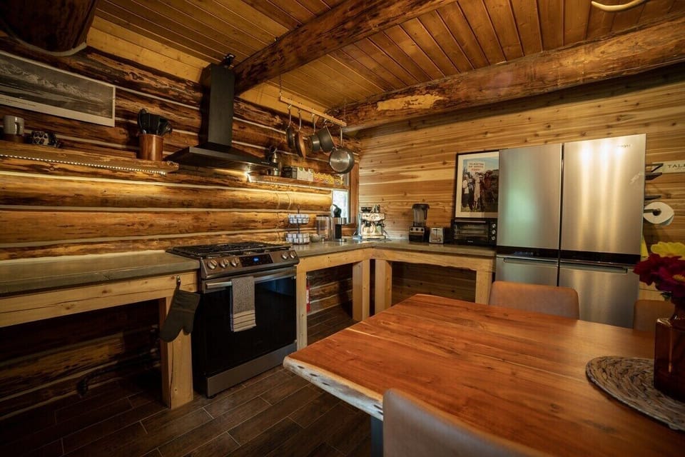 House, Private Bathroom, River View (The Airstrip) | Shared kitchen