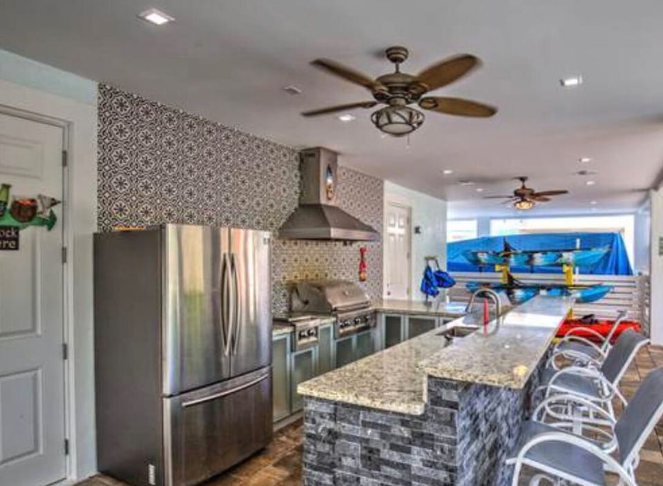 Luxury House, Private Bathroom, Ocean View | Shared kitchen | Highchair, ice maker