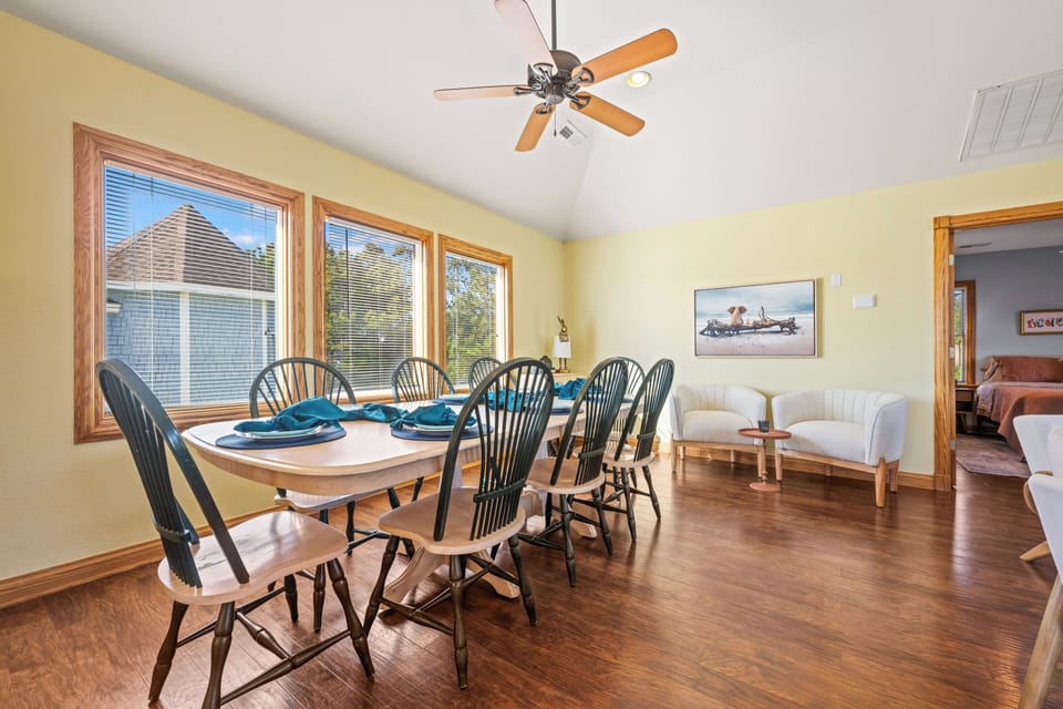 Dining Area - Top Level