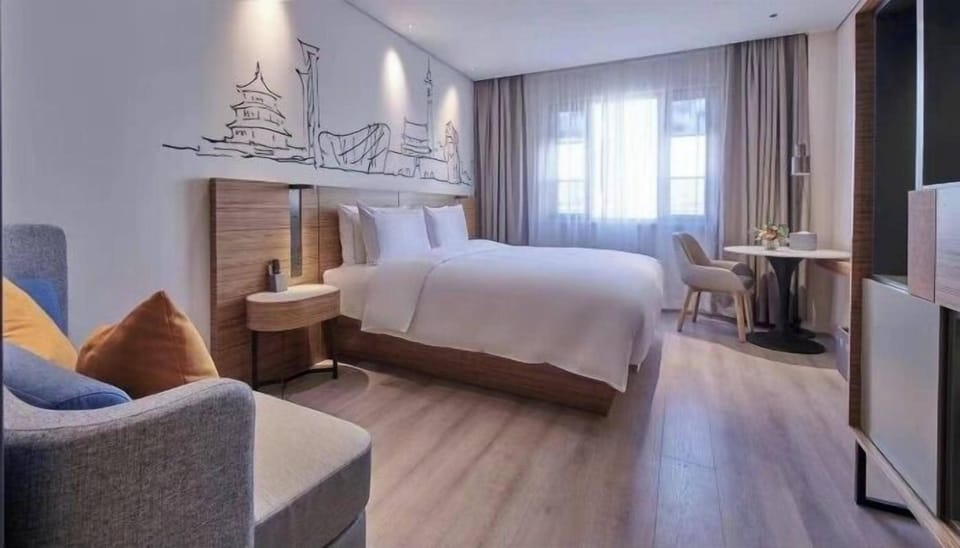 Superior Single Room | In-room safe, desk, blackout drapes, WiFi (free)