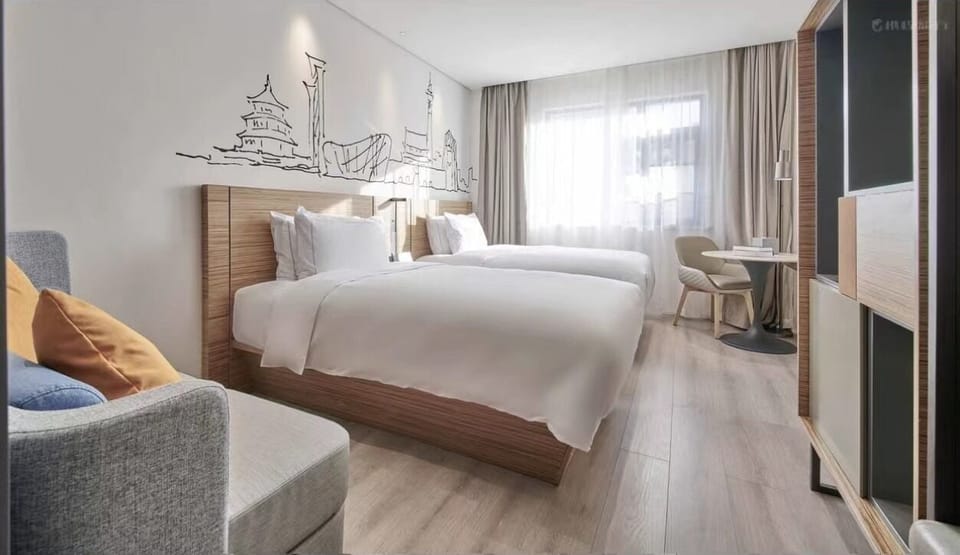 Superior Single Room | In-room safe, desk, blackout drapes, WiFi (free)