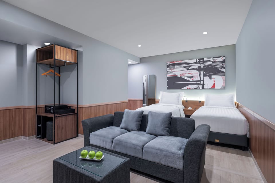 Deluxe Room | In-room safe, laptop workspace, free WiFi, bed sheets