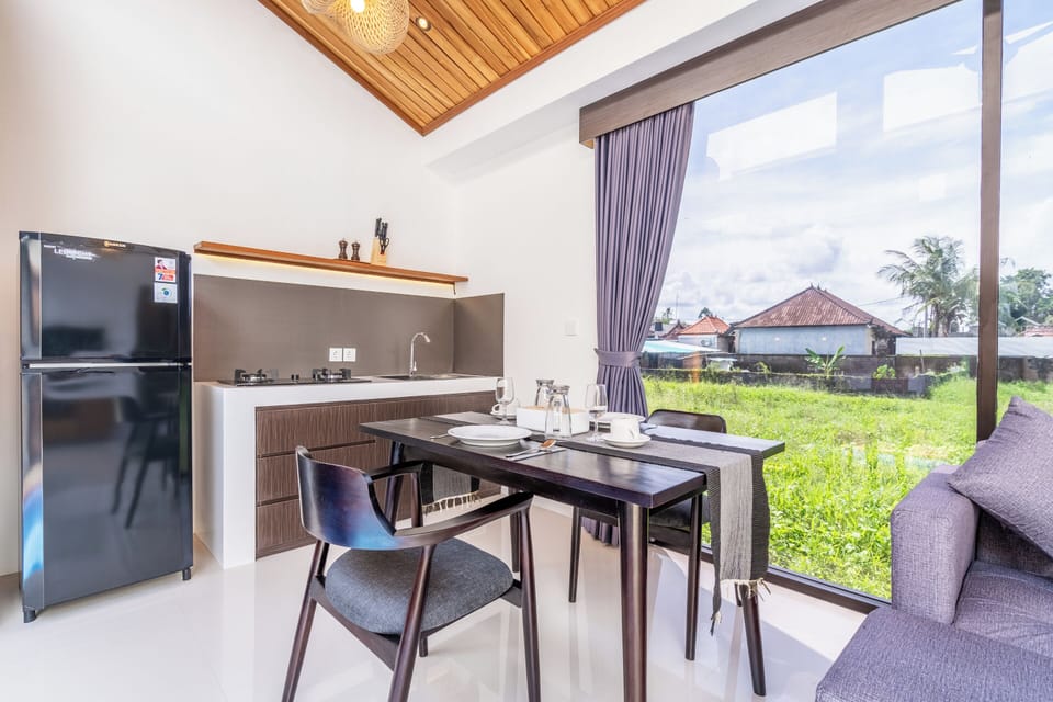 Villa, 1 Bedroom, Pool View | Dining room