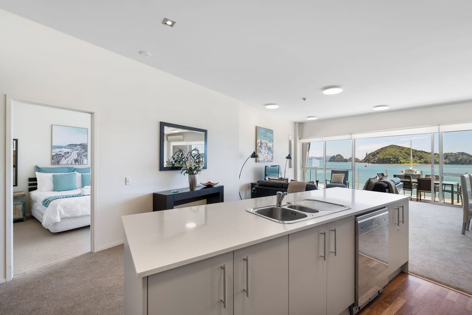 Deluxe Apartment, 3 Bedrooms, Balcony, Ocean View | Private kitchen