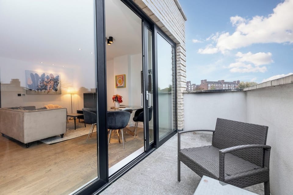 Primary balcony with 2 chairs and coffe table