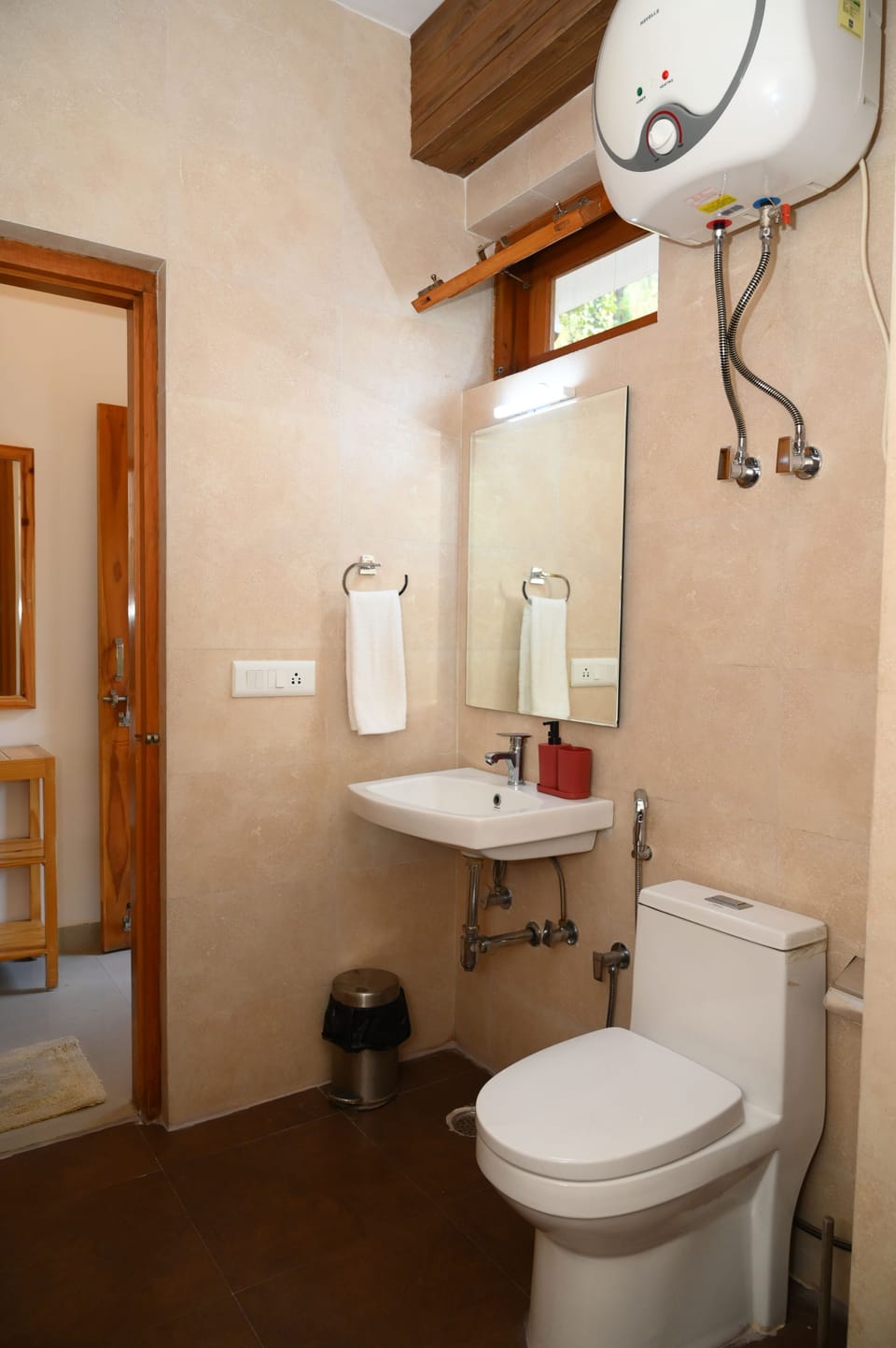 Shower, soap, shampoo, toilet paper