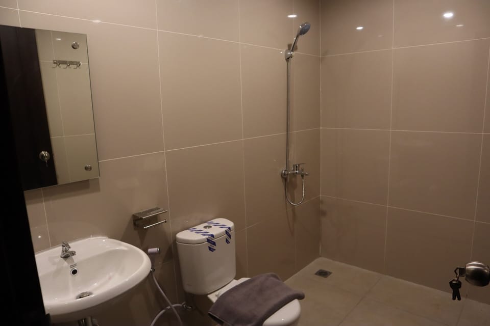 Shower, free toiletries, towels, soap