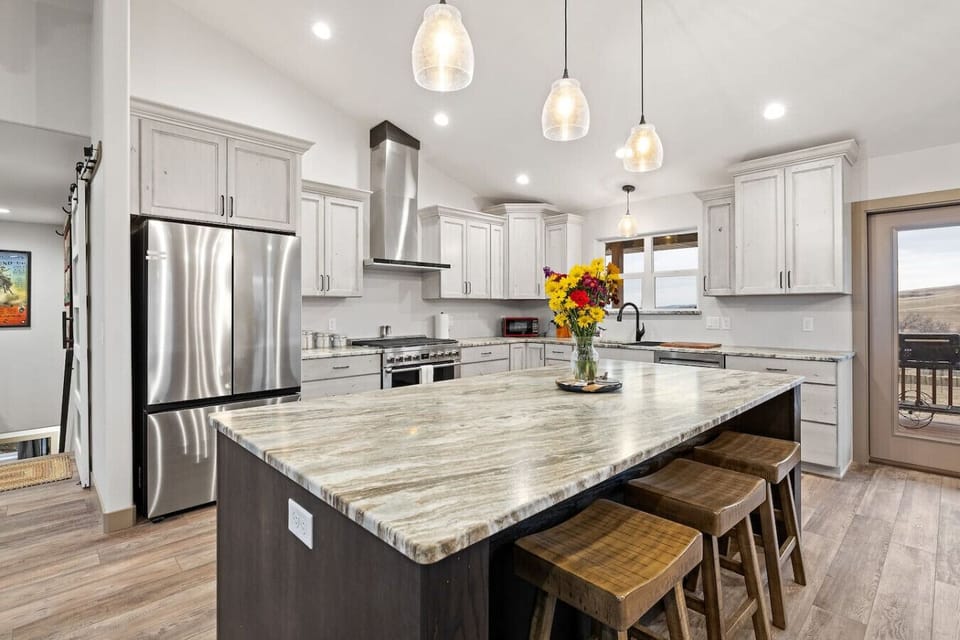 Cook to your heart`s content in our well-stocked kitchen, equipped with a stove, dishwasher, refrigerator, microwave, and spacious countertop.