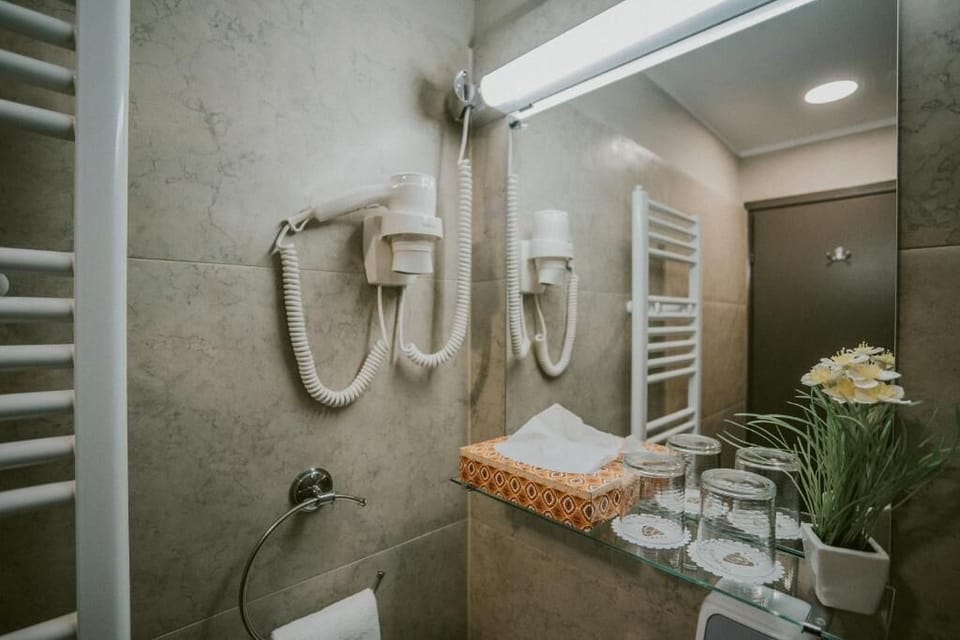 Comfort Double Room, Courtyard View | Bathroom | Free toiletries, hair dryer, towels, soap