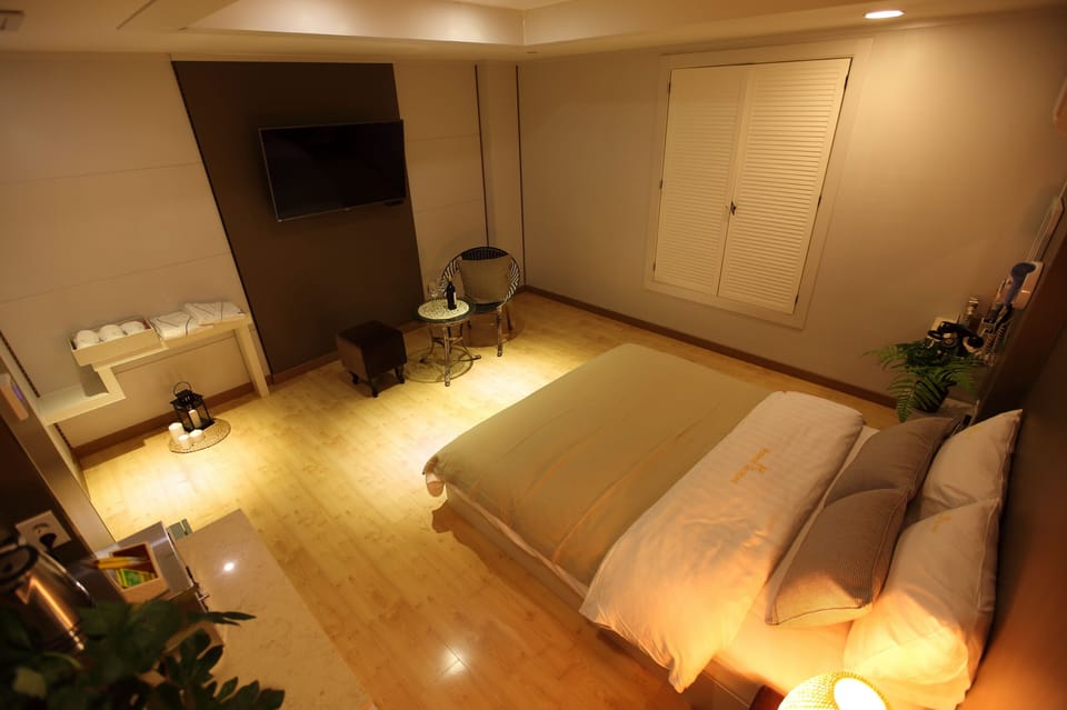 Deluxe Double Room, River View | Frette Italian sheets, premium bedding, down comforters, desk