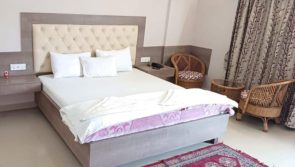 Deluxe Double Room, 1 Bedroom, Garden View, Garden Area | Desk, laptop workspace