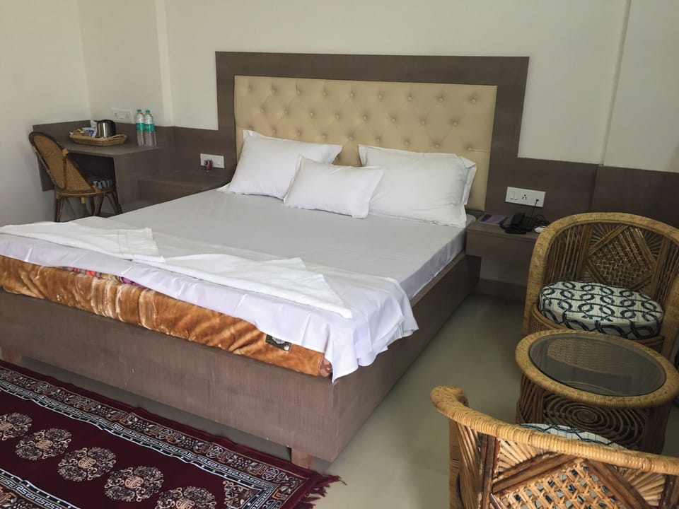 Deluxe Double Room, 1 Bedroom, Garden View, Garden Area | Desk, laptop workspace