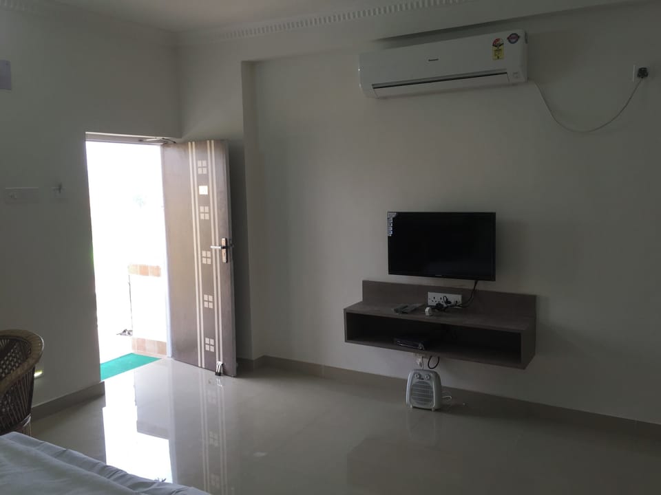 Deluxe Double Room, 1 Bedroom, Garden View, Garden Area | Desk, laptop workspace